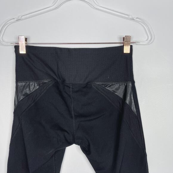 Lorna Jane XSmall XS Black Faux Leather Mesh Pieced Capri Leggings Workout - Picture 8 of 9